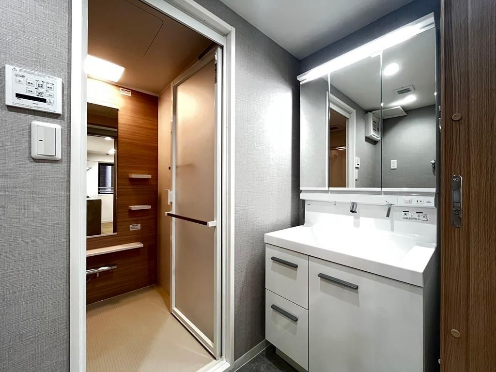 モア・クレストアクゼス新横浜の独立洗面台|独立洗面化粧台付き