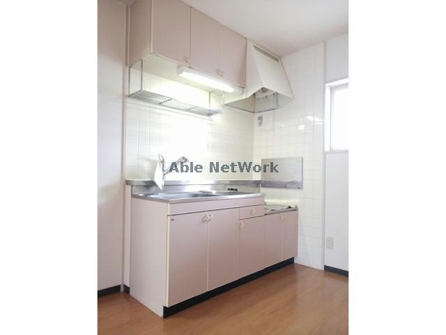 カーサハル美のキッチン|窓付きの使いやすいキッチン