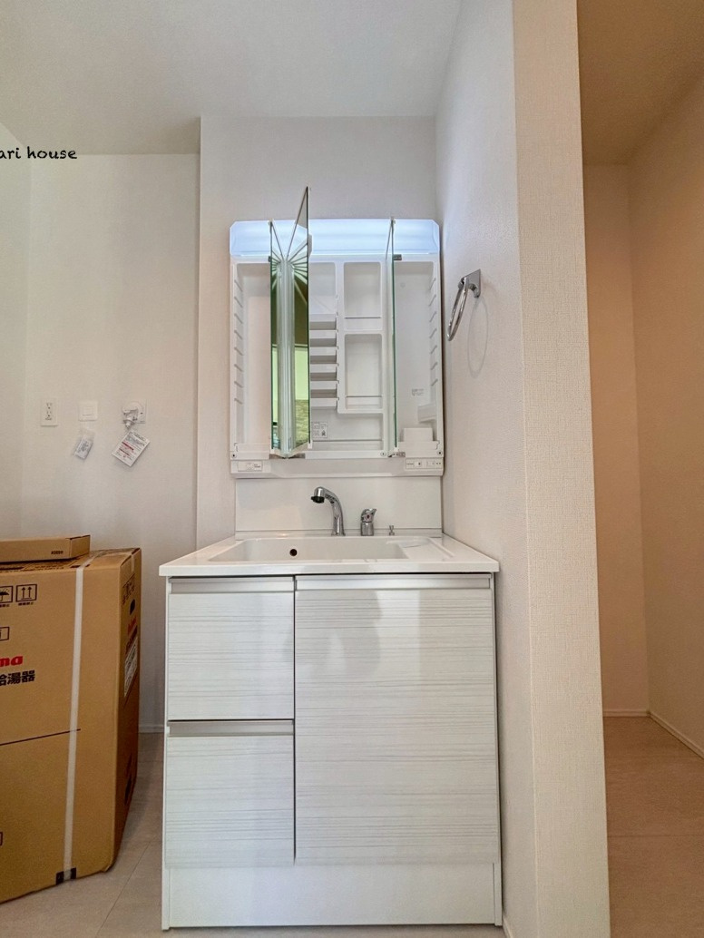 桶川市末広7期　新築戸建　グラファーレ02の独立洗面台