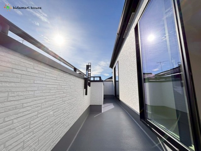 桶川市末広7期　新築戸建　グラファーレ02のバルコニー