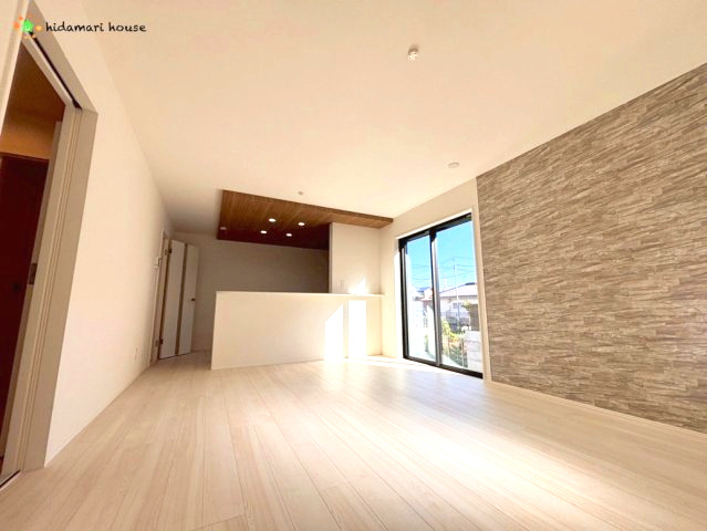 桶川市末広7期　新築戸建　グラファーレ02の居間・リビング