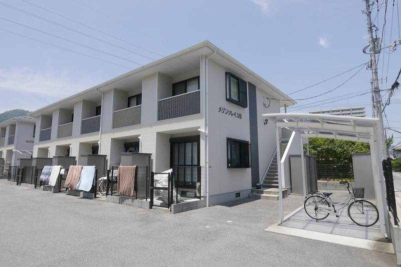 メゾンソレイユＢ棟の外観|メゾンソレイユB105号室  1K 敷地内駐車場空き有  設備充実