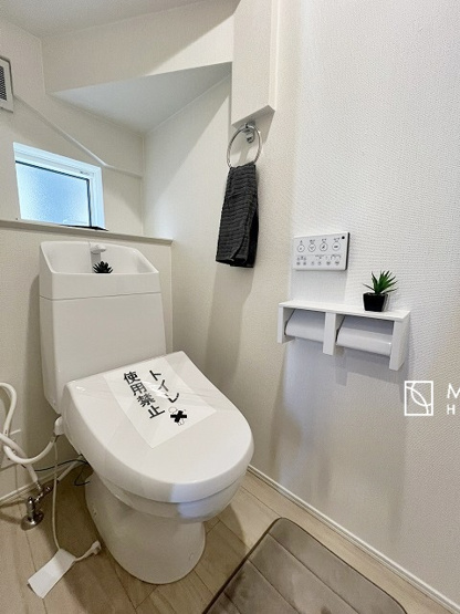 【トイレ】 | おしり洗浄、ビデ洗浄、暖房便座の機能を標準装備。トイレットペーパーの無駄遣いを防ぎ、肌を傷つける心配がありません♪