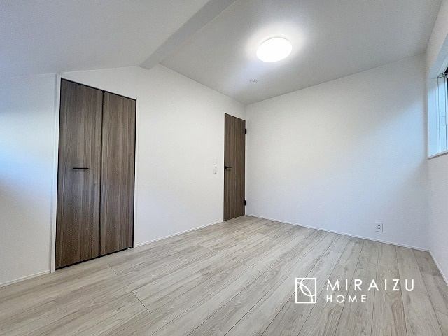 【子供部屋】 | 日当たりの良いお家は嬉しいですよね。それぞれ価値観が分かれる箇所です、実際に内覧して日当たりの心地よさをご体感下さいね♪