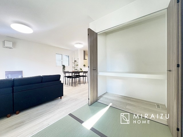 【洋室】 | 暮らしやすさを考えたプランで快適な現地ロケーションを実現。安らぎに満たされる、ゆとりのある日々を過ごせます♪