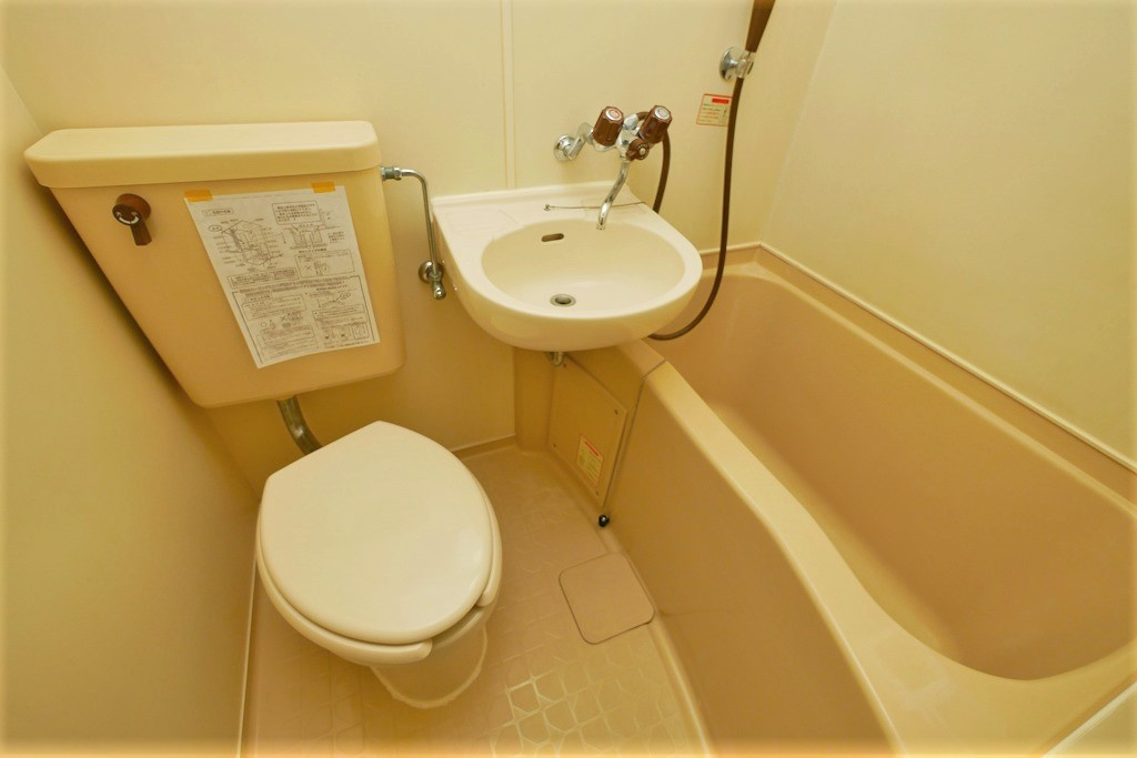 ポエトリー・オバラの浴室|ポイトリー・オバラ304　