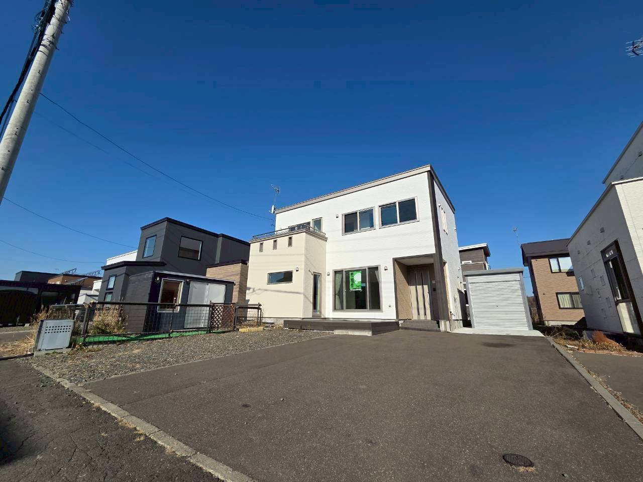 釧路町東陽西1丁目29　中古住宅の外観|駐車スペースは3台程度停められます