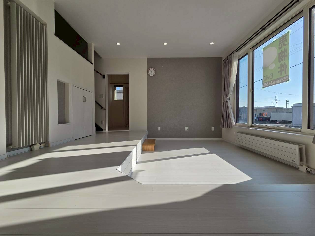 釧路町東陽西1丁目29　中古住宅の居間・リビング|ダウンフロア仕様