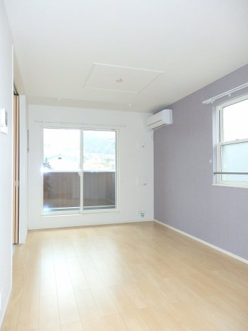 フィオーレの内装|明るい色調の室内です