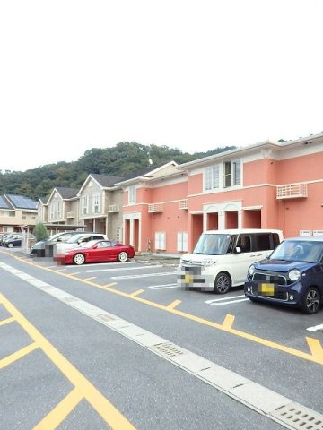 ガーデン　オランジェの駐車場|駐車場完備です