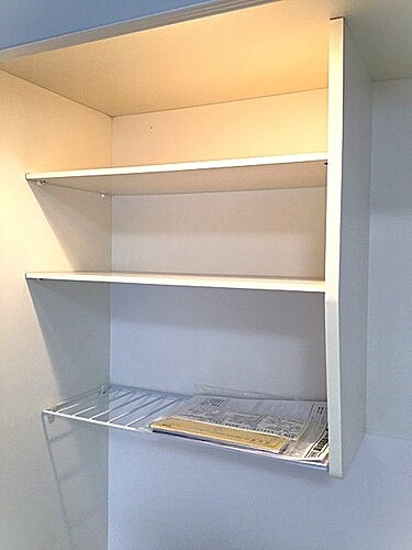 ライオンズマンション西霞町第２のその他|ミニキッチンの棚　※2022年6月撮影