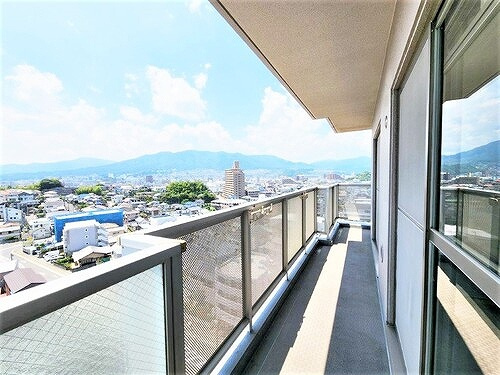 グランデュオ五日市駅前ウエストのバルコニー|リビング側バルコニー　※2023年6月撮影