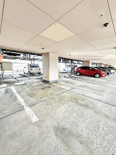 グランデュオ五日市駅前ウエストの駐車場|5階平面自走式駐車場　※2023年6月撮影