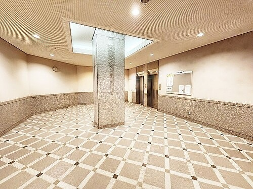 グランデュオ五日市駅前ウエストのエントランス|エントランスホール　※2023年6月撮影