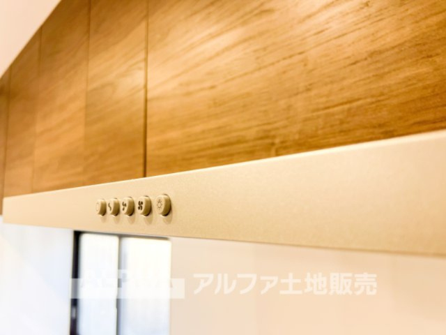 ~府中本町~Remodeled Homeのキッチン|【Low-Profile Range Hood】
◆スリムレンジフード◆静かに心地よく空気を整えるリファインド設計。油汚れも付きにくく、お手入れも簡単。清潔で美しいキッチン空間を保ちます。