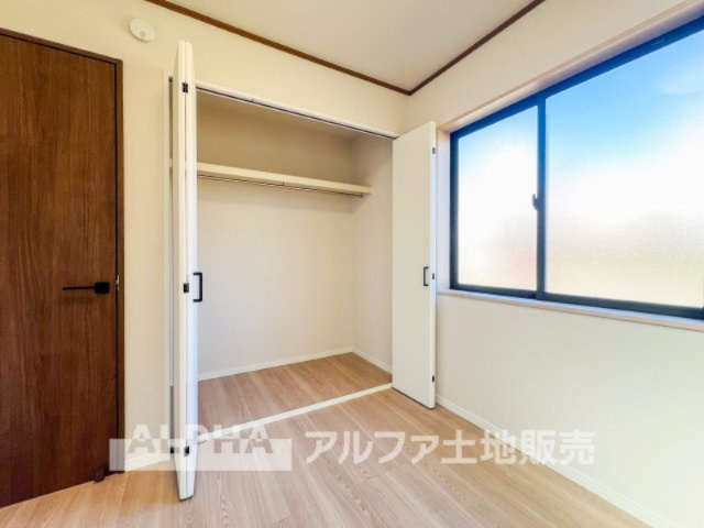 ~府中本町~Remodeled Homeの収納|【closet】
◆クロゼット◆各居室のクロゼットは大好きな服、大事なバッグやアクセサリー、そして大切な思い出の品々。そんなものを傍らにそっと置いておきたい場所です。
