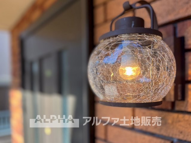 ~府中本町~Remodeled Homeの外観|【the light】
◆ほのかな光を◆夕暮れ時に迎える優しい光。暖かく心休まるほっとする瞬間。家族のもとへ。幸せのもとへ。しんちくには出せないレトロな装いがわが家に愛着を沸かせます。