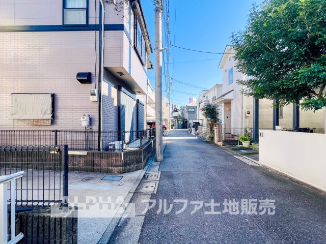 ~府中本町~Remodeled Homeの前面道路含む現地写真|【House of the Sun】
◆明るい家◆太陽の温かな光がお家全体を照らす。そこには目を輝かせ笑顔で見つめてくれる君がいて、「ただいま」の言葉がこだまする。そんな君の瞳に恋している。
