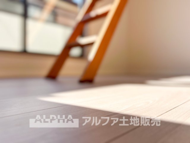 ~府中本町~Remodeled Homeの洋室|【Grenier】
◆グルニエ◆大好きな書籍、大事なアクセサリー、そして大切な思い出の品々。そんなものを傍らにそっと置いておきたい。そんな時に重宝しますね