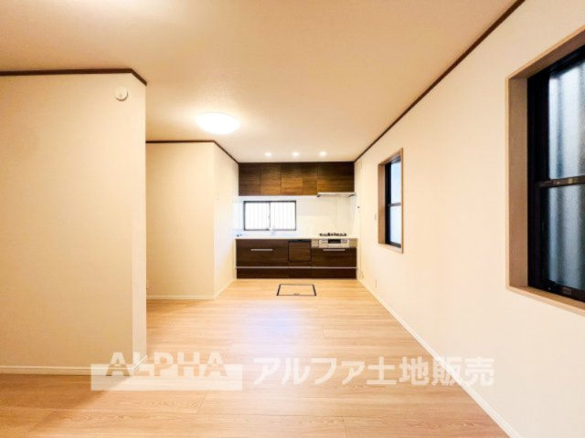 ~府中本町~Remodeled Homeの居間・リビング|【Voice】
◆声◆通学から帰宅しここを通過する子供達。だからこそ、そこからさり気ない「おはよう」と「おかえり」がこだまする『愛おしい風景』