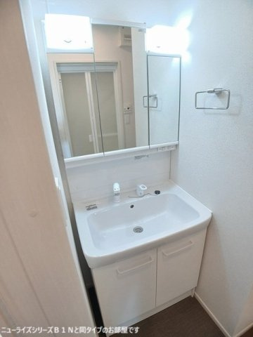 カーサＫの洗面所|ゆったりとスペースのある洗面所