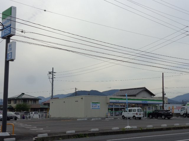メゾン・エトワールⅡの周辺|ファミリーマート下岡枝店（コンビニ）まで495ｍ