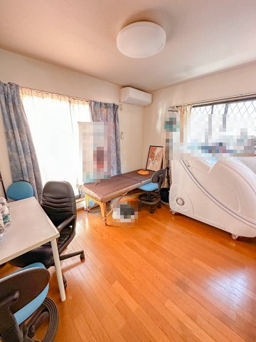 豊強ビルの居間・リビング