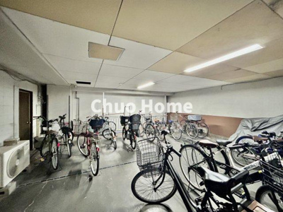 【駐輪場】 | タカエイマンション | 【自転車置き場】最新の空き状況や費用などの詳細は担当スタッフまでお問い合わせください。