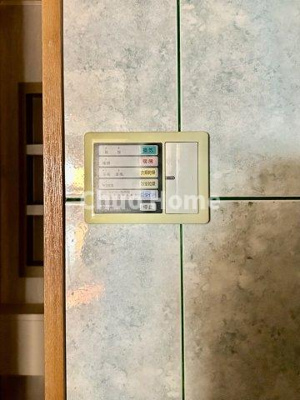 【発電・温水設備】 | タカエイマンション | 【給湯リモコン】外での一日を忘れさせてくれるオートバス機能でお好みの湯量・温度に調整された浴槽。