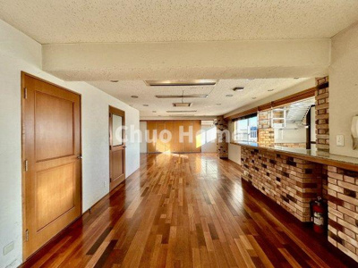 【居間・リビング】 | タカエイマンション | 【居間・リビング】「ＬＤＫは家族団らんをデザイン」広いＬＤＫでは家族が集まり一緒の時間を過ごせる工夫がされております。何気ない一日の当たり前のひとコマがいつか一生の宝物になります