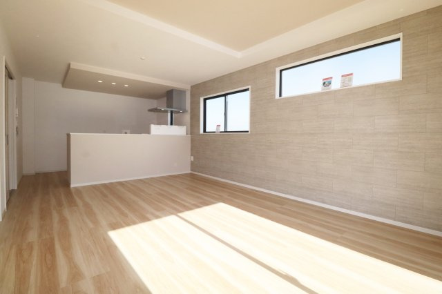 須賀川市千日堂　　  1号棟　　須賀川第１小学校、須賀川第１中学区　の居間・リビング