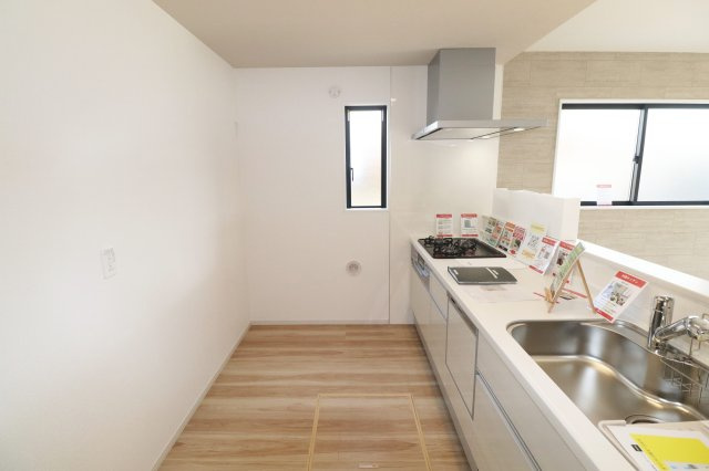 須賀川市千日堂　　  1号棟　　須賀川第１小学校、須賀川第１中学区　のキッチン