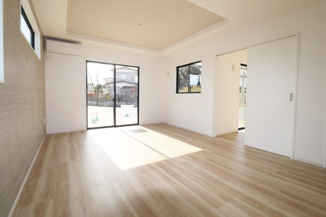 須賀川市千日堂　　  1号棟　　須賀川第１小学校、須賀川第１中学区　の居間・リビング