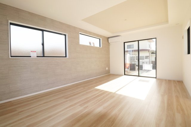 須賀川市千日堂　　  1号棟　　須賀川第１小学校、須賀川第１中学区　の居間・リビング