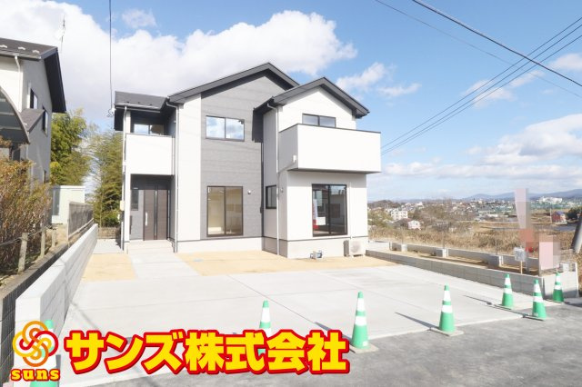 須賀川市千日堂　　  1号棟　　須賀川第１小学校、須賀川第１中学区　の外観|南西側から見た駐車場を含む外観