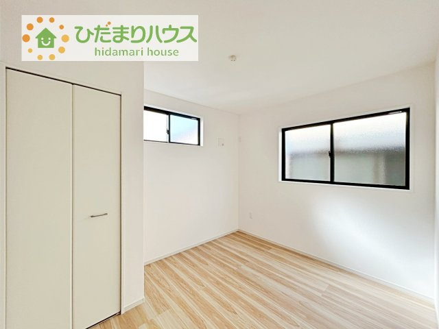 【洋室】 | 龍ケ崎市野原町4期　新築戸建　4号棟 | 窓が多く、明るい空間を演出してくれます(*^^*)