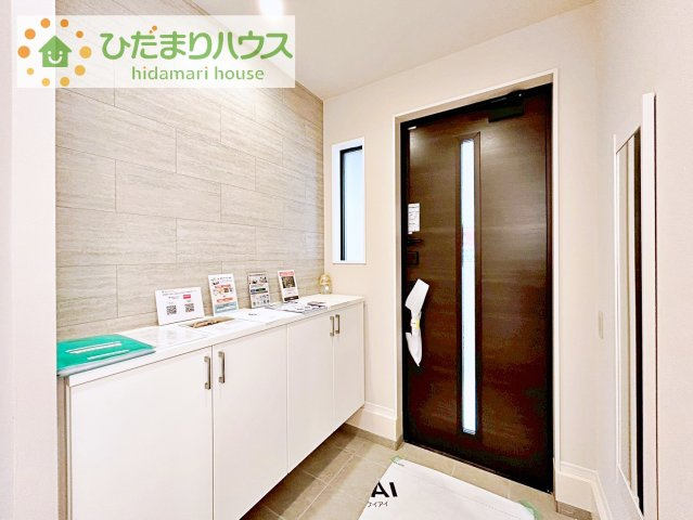 【玄関】 | 龍ケ崎市野原町4期　新築戸建　4号棟 | 丁度良い靴箱のサイズ♪これだけあれば家族全員の靴がしまえてスッキリ(^O^)