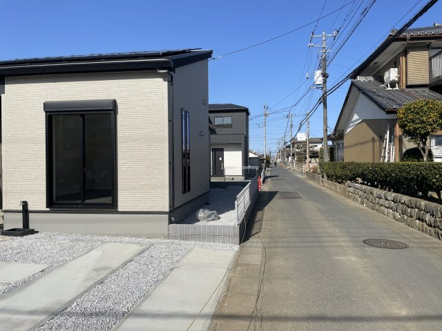 【前面道路含む現地写真】 | 深谷市上野台2期　GRAFARE　新築戸建　　全2棟　1号棟