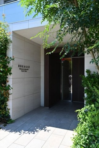 レガリス門前仲町パークサイドのエントランス