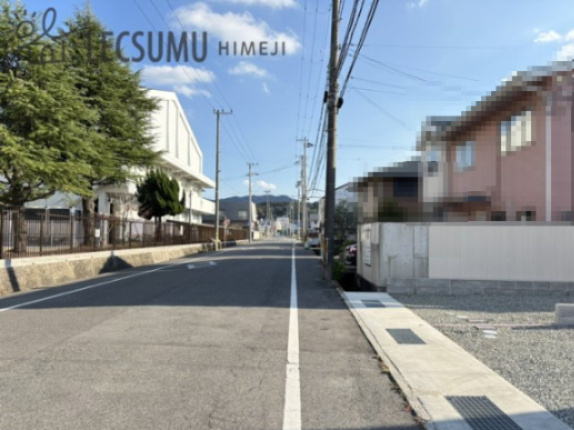 洲本市上物部/中古戸建の前面道路含む現地写真