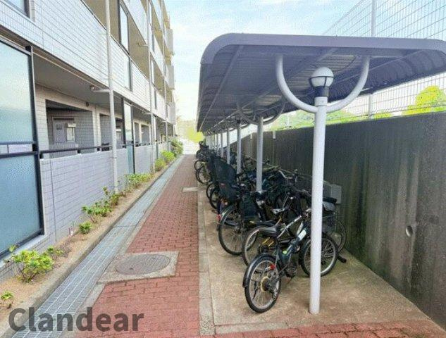 イトーピア小金公園の駐輪場|ドキドキの新生活も、安心してスタート。ぴったりの住まいを見つけませんか？クランディアが一緒に住まい選びをサポートします‼　まずは、お気軽にお問合せください　＃クランディア