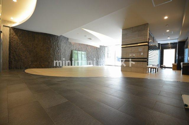 セレニテ本町グランデのロビー