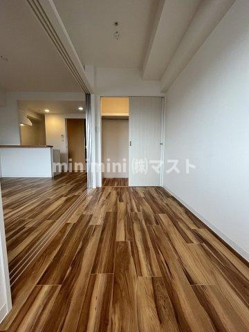 セレニテ本町グランデの玄関