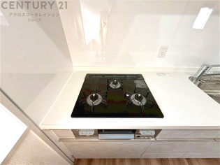 多数の調理器具を同時に使用でき、料理の効率化が可能。省エネで節約になり、様々な料理スタイルに適応できます。また、火力調整が独立しており、手入れや掃除もしやすく、今よりもっとお料理が楽しくなるかも。