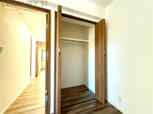 衣類やアクセサリー、小物類の収納が便利で整理整頓がしやすく、部屋の美観を保ちつつ、スペースを最大限に活用できます。衣服のしわやダメージを防ぎ、長持ちさせることができます。