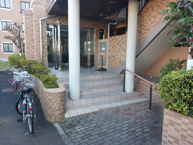 ライネスハイム西船橋のエントランス