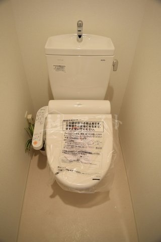 セレニテ本町グランデのトイレ|同マンション他号室写真