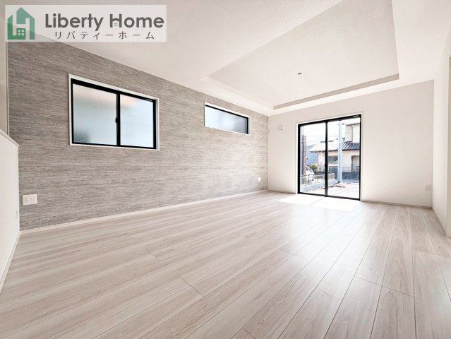 水戸市堀町25期　新築戸建　2号棟の前面道路含む現地写真