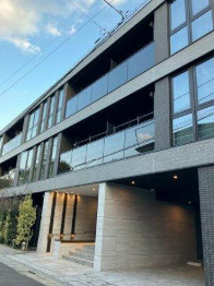 【外観】 | オープンレジデンシア西荻窪 | 鉄筋コンクリート造のがっちりとした建物。