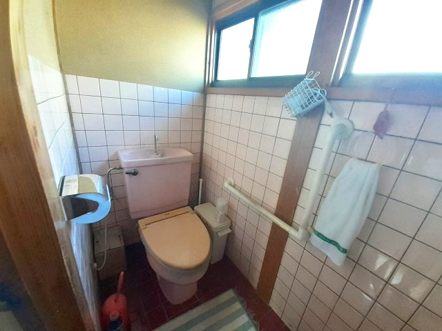 宇土市築籠町の中古一戸建のトイレ